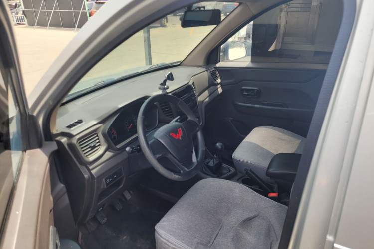 Used Wuling Hongguang V 2021 1.5L Jingqu Edition Enclosed-Window Vehicle LAR Exterior 6