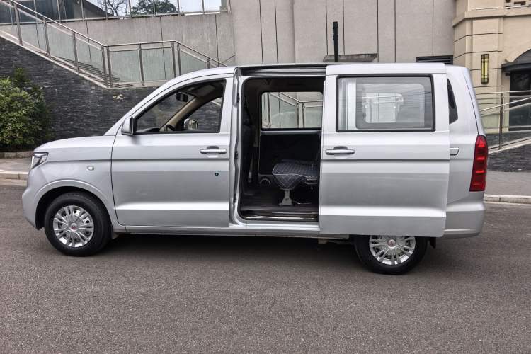 Used Wuling Hongguang V 2021 1.5L Refreshed Enjoyment Edition LAR Exterior 8