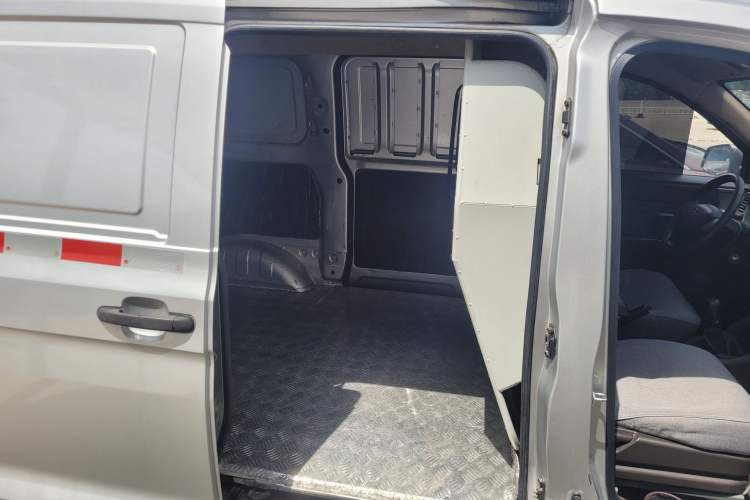 Used Wuling Hongguang V 2021 1.5L Jingqu Edition Enclosed-Window Vehicle LAR Exterior 8