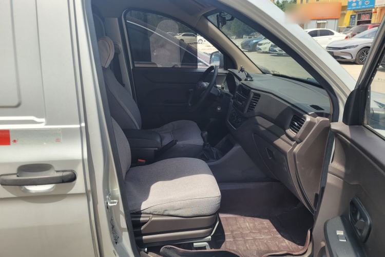 Used Wuling Hongguang V 2021 1.5L Jingqu Edition Enclosed-Window Vehicle LAR Exterior 9
