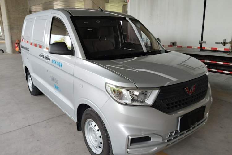 Used Wuling Hongguang V 2021 1.5L Jingqu Edition Enclosed-Window Vehicle LAR Front Right 45 Deg