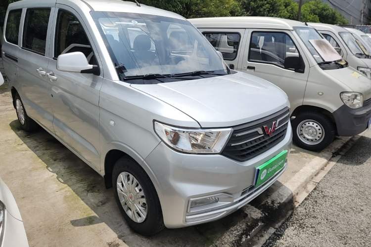Used Wuling Hongguang V 2021 1.5L Refreshed Enjoyment Edition LAR Front Right 45 Deg