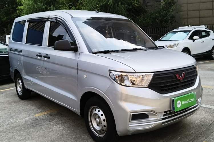 Used Wuling Hongguang V 2021 1.5L Jingqu Version LAR Front Right 45 Deg
