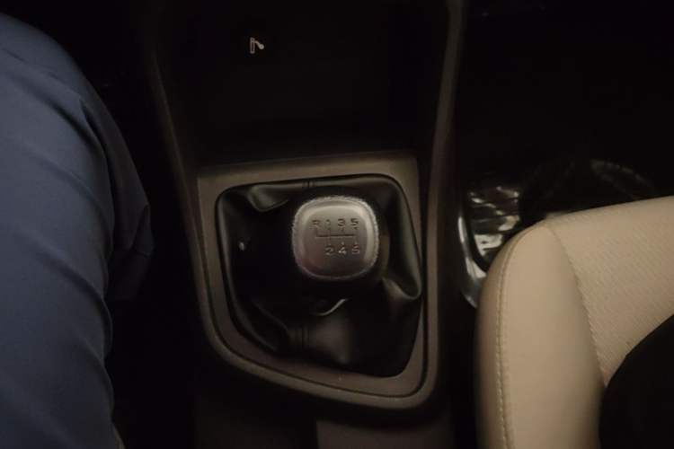 Used Wuling Hongguang V 2021 1.5L Jingqu Edition Enclosed-Window Vehicle LAR Gear Lever