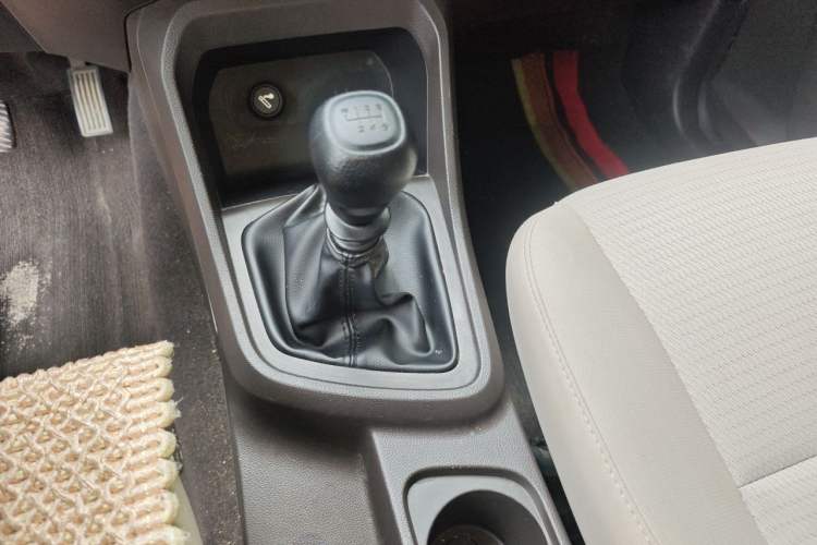 Used Wuling Hongguang V 2021 1.5L Jingqu Edition Enclosed-Window Vehicle LAR Gear Lever