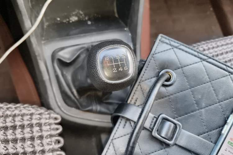 Used Wuling Hongguang V 2021 1.5L Jingqu Edition Enclosed-Window Vehicle LAR Gear Lever