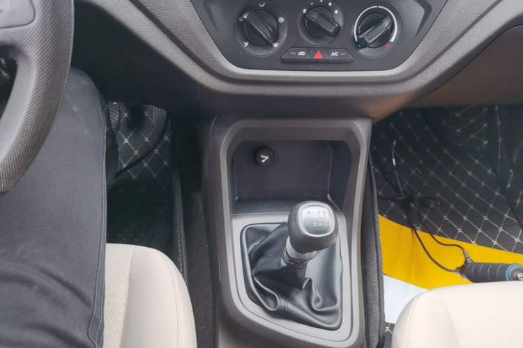 Used Wuling Hongguang V 2021 1.5L Jingqu Version LAR Gear Lever