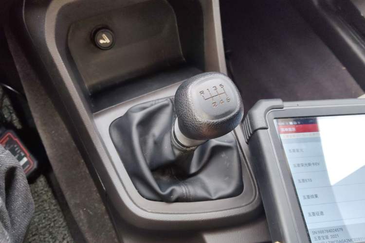 Used Wuling Hongguang V 2021 1.5L Jingqu Edition Enclosed-Window Vehicle LAR Gear Lever