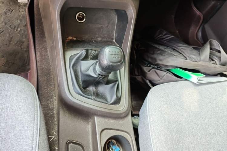 Used Wuling Hongguang V 2021 1.5L Jingqu Edition Enclosed-Window Vehicle LAR Gear Lever