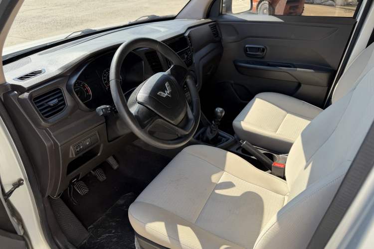 Used Wuling Hongguang V 2021 1.5L Jingqu Edition Enclosed-Window Vehicle LAR Interior 1