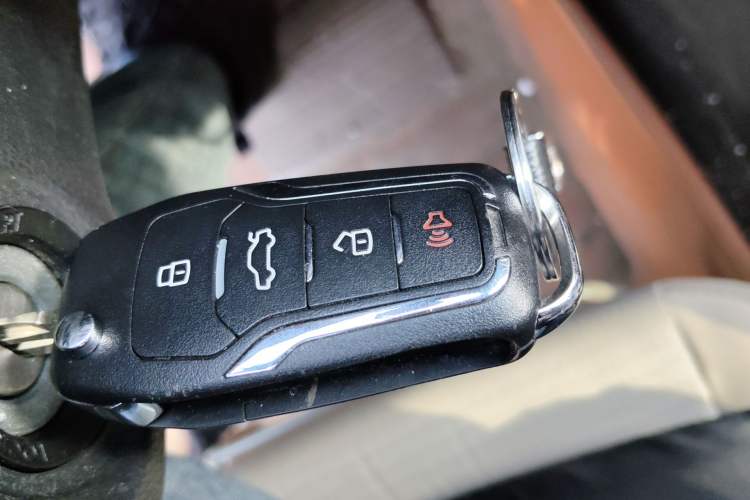 Used Wuling Hongguang V 2021 1.5L Jingqu Edition Enclosed-Window Vehicle LAR Interior 1