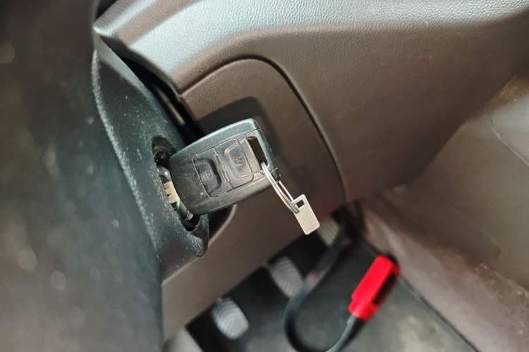 Used Wuling Hongguang V 2021 1.5L Jingqu Edition Enclosed-Window Vehicle LAR Interior 1