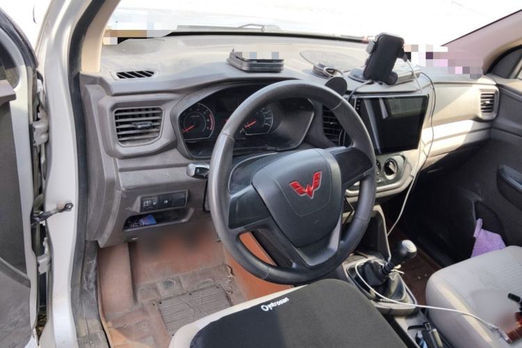 Used Wuling Hongguang V 2021 1.5L Jingqu Edition Enclosed-Window Vehicle LAR Interior 2