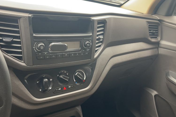 Used Wuling Hongguang V 2021 1.5L Jingqu Edition Enclosed-Window Vehicle LAR Interior 3