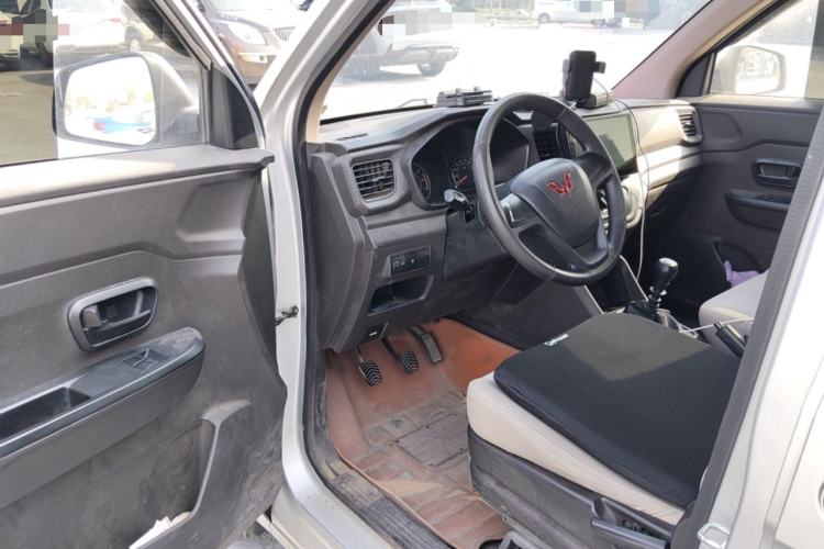 Used Wuling Hongguang V 2021 1.5L Jingqu Edition Enclosed-Window Vehicle LAR Interior 3