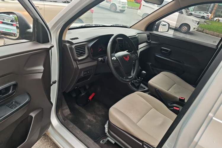 Used Wuling Hongguang V 2021 1.5L Jingqu Edition Enclosed-Window Vehicle LAR Interior 3