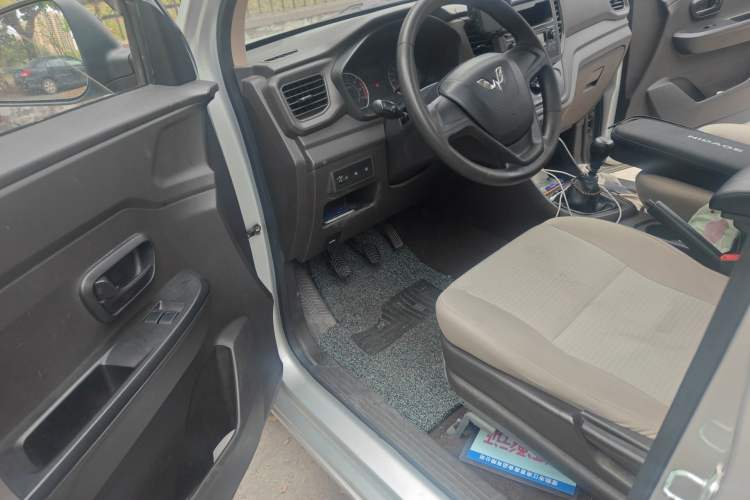 Used Wuling Hongguang V 2021 1.5L Jingqu Version LAR Interior 3