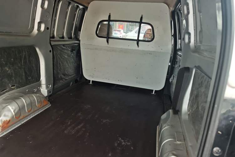 Used Wuling Hongguang V 2021 1.5L Jingqu Edition Enclosed-Window Vehicle LAR Interior 4