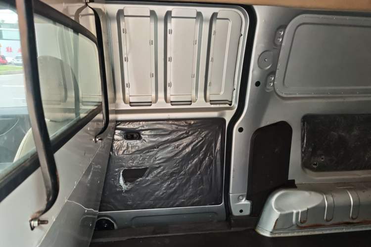 Used Wuling Hongguang V 2021 1.5L Jingqu Edition Enclosed-Window Vehicle LAR Interior 6