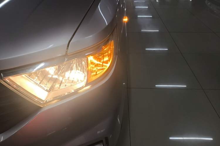 Used Wuling Hongguang V 2021 1.5L Jingqu Edition Enclosed-Window Vehicle LAR Left Front Headlight
