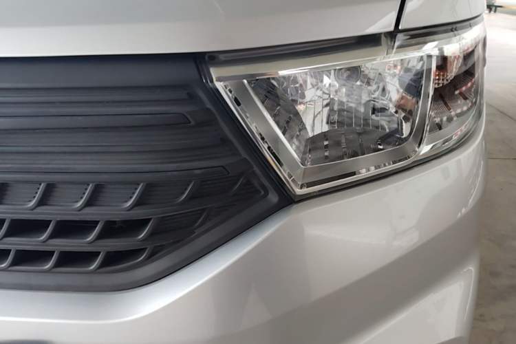 Used Wuling Hongguang V 2021 1.5L Jingqu Edition Enclosed-Window Vehicle LAR Left Front Headlight
