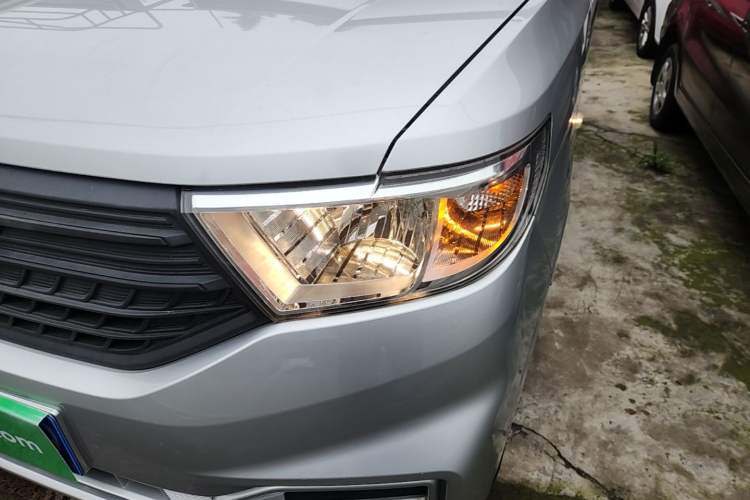 Used Wuling Hongguang V 2021 1.5L Jingqu Version LAR Left Front Headlight
