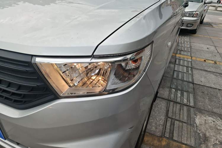 Used Wuling Hongguang V 2021 1.5L Jingqu Edition Enclosed-Window Vehicle LAR Left Front Headlight