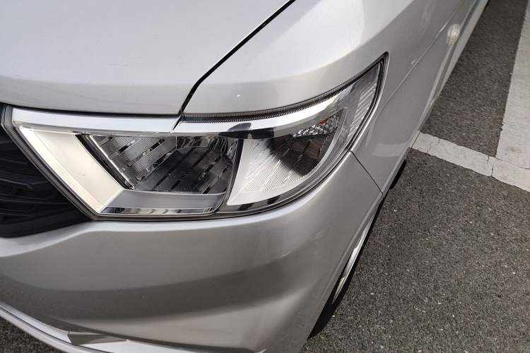 Used Wuling Hongguang V 2021 1.5L Jingqu Edition Enclosed-Window Vehicle LAR Left Front Headlight
