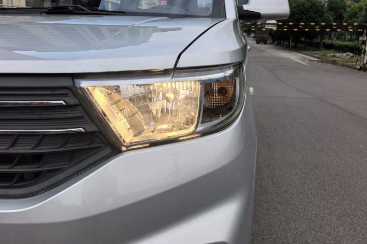 Used Wuling Hongguang V 2021 1.5L Refreshed Enjoyment Edition LAR Left Front Headlight