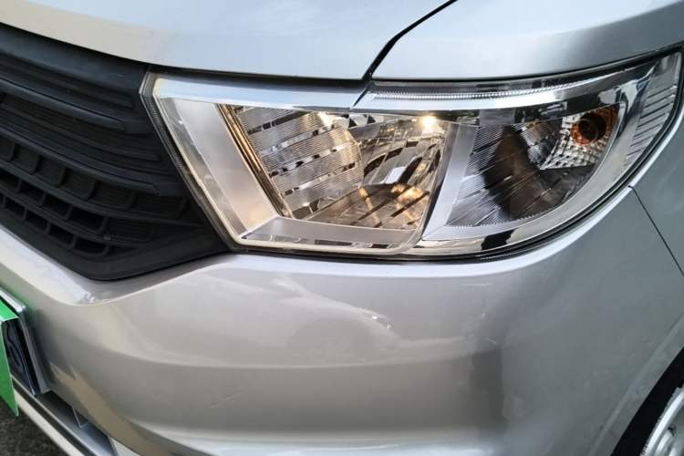 Used Wuling Hongguang V 2021 1.5L Jingqu Version LAR Left Front Headlight