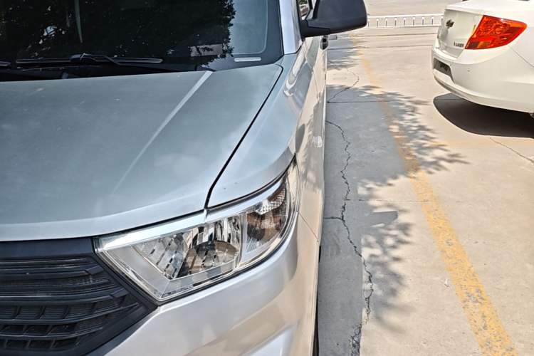 Used Wuling Hongguang V 2021 1.5L Jingqu Edition Enclosed-Window Vehicle LAR Left Front Headlight
