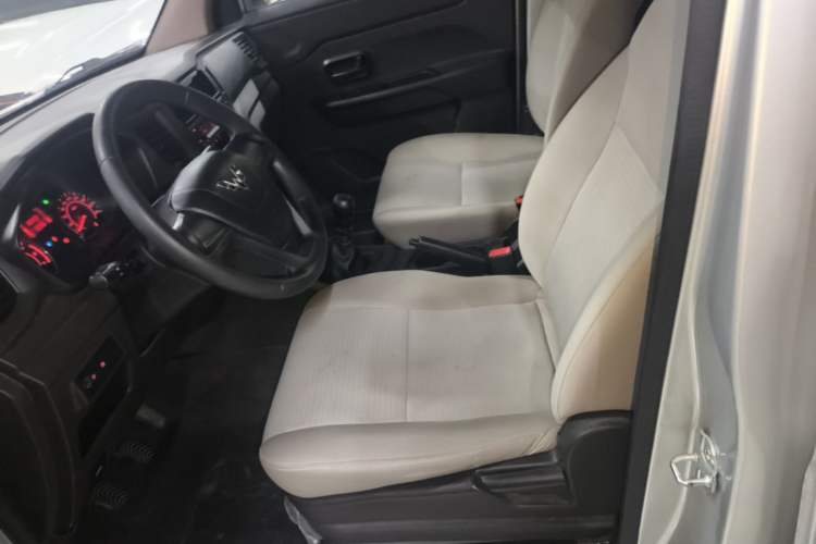 Used Wuling Hongguang V 2021 1.5L Jingqu Edition Enclosed-Window Vehicle LAR Left Front Seat