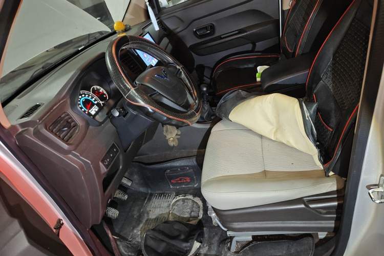 Used Wuling Hongguang V 2021 1.5L Enjoyment Edition LAR Left Front Seat