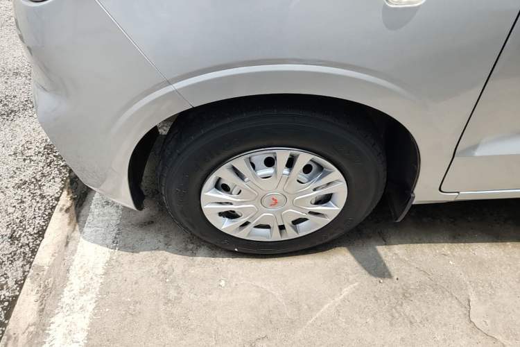 Used Wuling Hongguang V 2021 1.5L Refreshed Enjoyment Edition LAR Left Front Wheel Hub