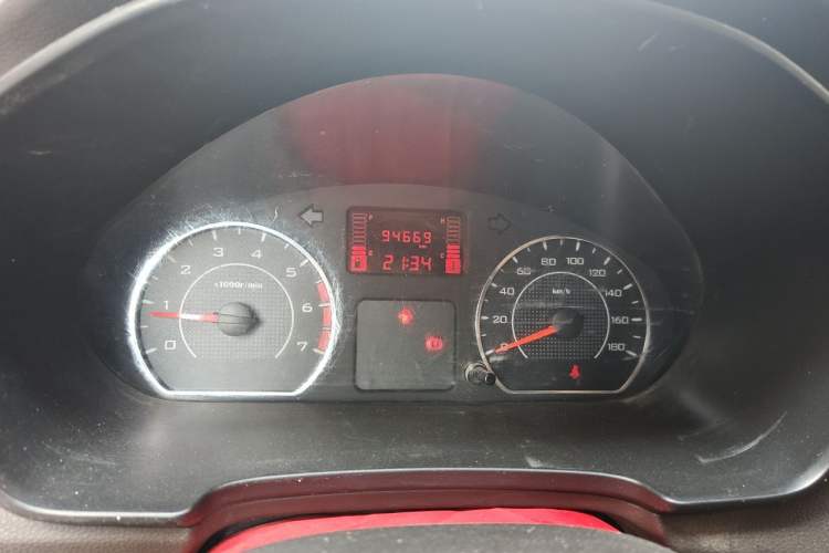 Used Wuling Hongguang V 2021 1.5L Jingqu Edition Enclosed-Window Vehicle LAR Odometer Close Up