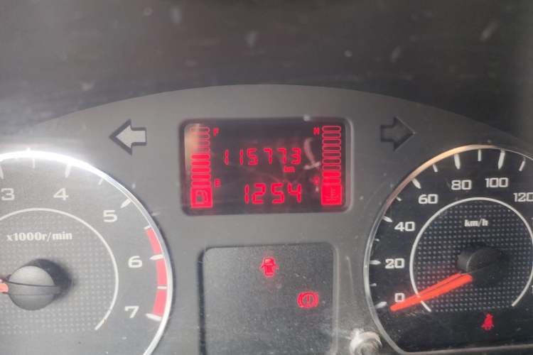 Used Wuling Hongguang V 2021 1.5L Jingqu Edition Enclosed-Window Vehicle LAR Odometer Close Up