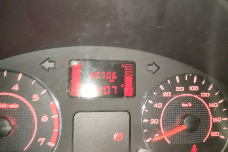 Used Wuling Hongguang V 2021 1.5L Jingqu Version LAR Odometer Close Up