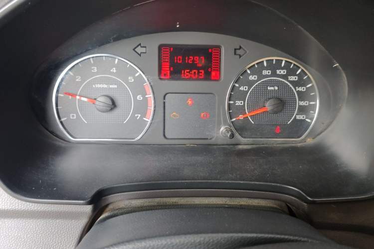 Used Wuling Hongguang V 2021 1.5L Jingqu Edition Enclosed-Window Vehicle LAR Odometer Close Up
