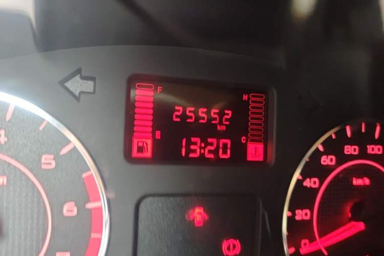 Used Wuling Hongguang V 2021 1.5L Refreshed Enjoyment Edition LAR Odometer Close Up