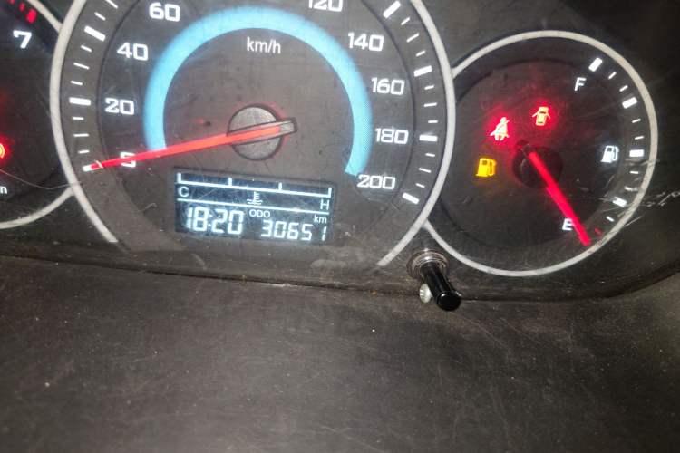 Used Wuling Hongguang V 2021 1.5L Enjoyment Edition LAR Odometer Close Up