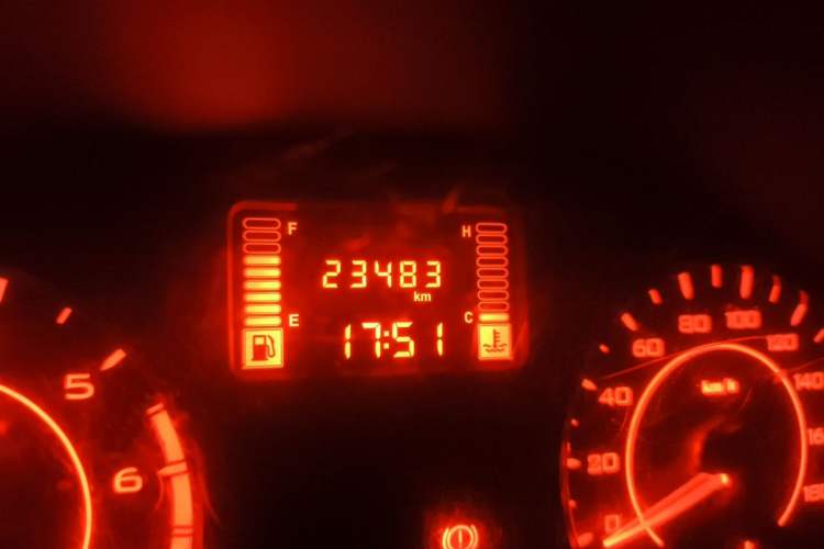 Used Wuling Hongguang V 2021 1.5L Refreshed Enjoyment Edition LAR Odometer Close Up