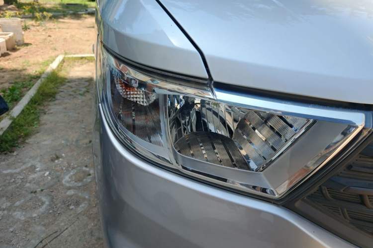 Used Wuling Hongguang V 2021 1.5L Jingqu Version LAR Right Front Headlight