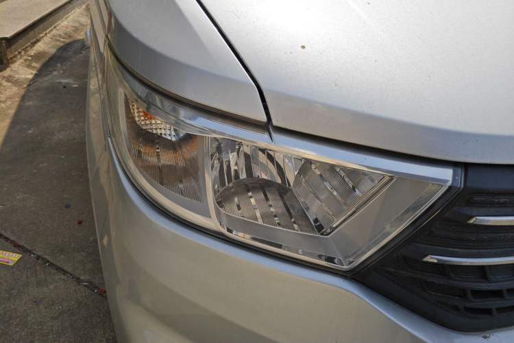 Used Wuling Hongguang V 2021 1.5L Refreshed Enjoyment Edition LAR Right Front Headlight