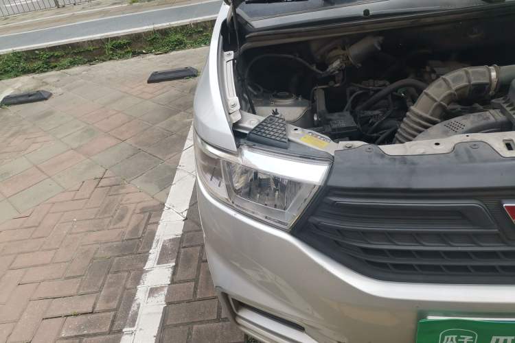 Used Wuling Hongguang V 2021 1.5L Jingqu Version LAR Right Front Headlight