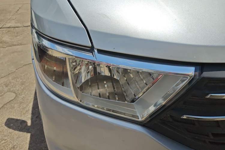 Used Wuling Hongguang V 2021 1.5L Refreshed Enjoyment Edition LAR Right Front Headlight