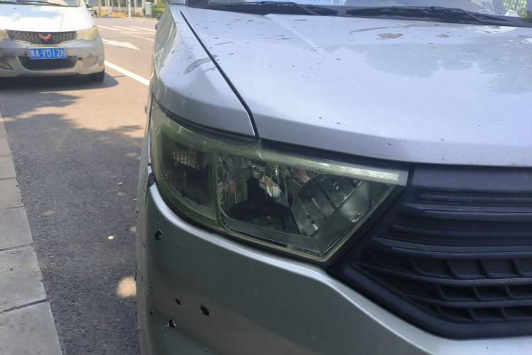 Used Wuling Hongguang V 2021 1.5L Jingqu Version LAR Right Front Headlight