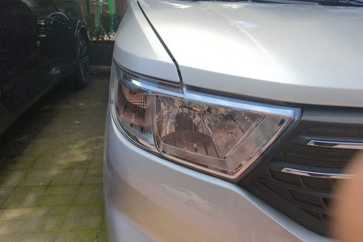 Used Wuling Hongguang V 2021 1.5L Enjoyment Edition LAR Right Front Headlight