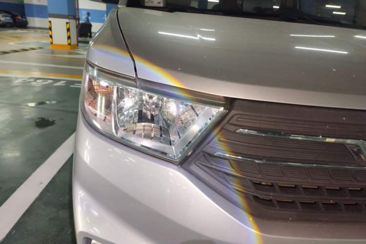 Used Wuling Hongguang V 2021 1.5L Jingqu Version LAR Right Front Headlight