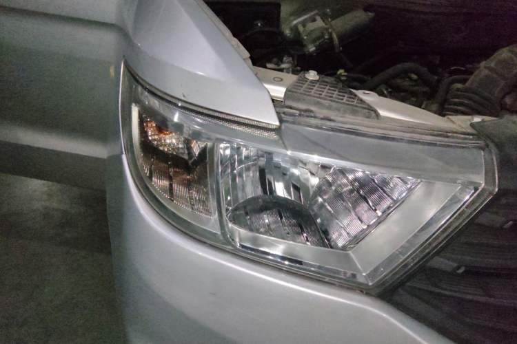 Used Wuling Hongguang V 2021 1.5L Jingqu Version LAR Right Front Headlight