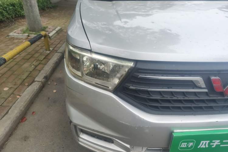 Used Wuling Hongguang V 2021 1.5L Jingqu Version LAR Right Front Headlight